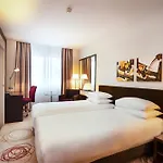 Doubletree By Hilton מלון 4*
