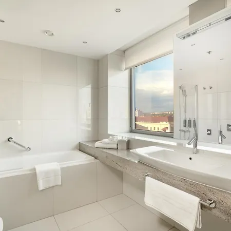 Doubletree By Hilton Отель Кошице