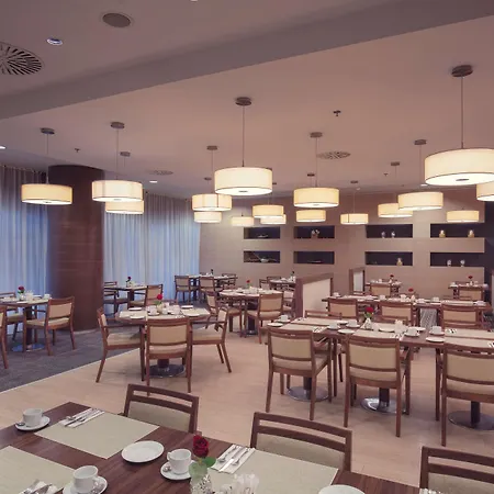 科希策希尔顿逸林酒店 酒店