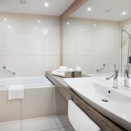 Doubletree By Hilton מלון קושיצה