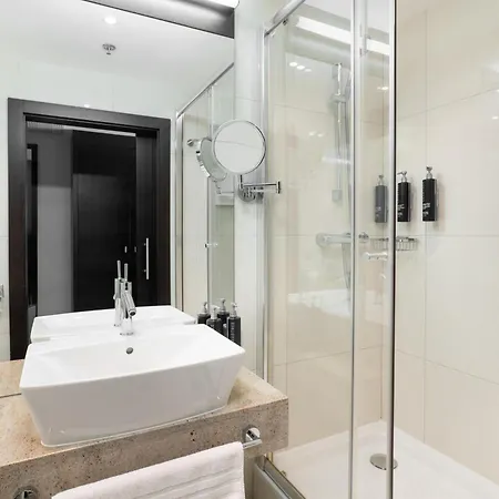 מלון Doubletree By Hilton קושיצה